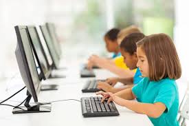 Imágenes de Niños clase informatica libres de derechos | DepositPhotos