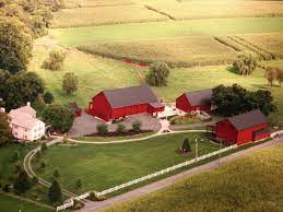 Step Inside This Charming Pennsylvania Dutch Farmhouse Farm Life Farmhouse Architecture Exterior