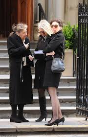 Style Icon Lee Radziwill Remembered At Invite Only Funeral Service Lee Radziwill Carolyn Bessette Kennedy Funeral Services