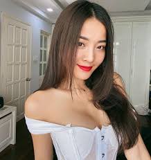 Hai cô gái vào vai người tình vua Bảo Đại trong MV