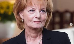 ., principesa margareta a romaniei, principele radu al romaniei format: Principesa Margareta Custodele Coroanei Regina MamÄ Elena Se Intoarce Dincolo De Moarte La Å£ara Ei La Coroana Ei La Ce A Avut Mai De PreÅ£ Dragostea Si Increderea In Romania Caleaeuropeana Ro