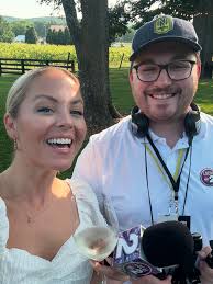 Music. Wine. And a great cause 🤍 #CMAfest week continues with @kixbrooks  and a fundraiser for @hopeontheinside