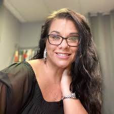 Darla Logan's Instagram, Twitter & Facebook