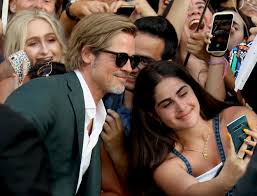 Brad Pitt takes selfies with fans at Once Upon A Time In Hollywood premiere | Metro News