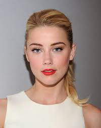 Amber Heard Presents The Exact Perfect Eye Shadow To Wear With Tomato Red Lipstick Amber Heard Makeup Amber Heard Photos Beauty