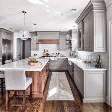 Open plan significa que son varias salas en una, con tabiques o rasgos que dividen el área en varias partes. Cuisine Americaine Des Tendances Pour Transformer Votre Maison Cuisine Moderne Armoire De Cuisine Cuisine Americaine