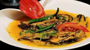 Ciri khas gulai sendiri yaitu bumbunya yang kaya rempah antara lain kunyit, ketumbar, lada. Resep Gulai Ikan Asap Sedap Lifestyle Fimela Com