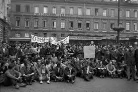 50 ans de mai 68. Mai 68 Il Y A 50 Ans Les Etudiants Manifestaient Sur La Place Du Capitole A Toulouse Actu Toulouse