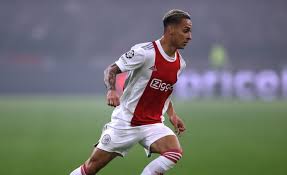 Raphinha spielt als stürmer für leeds united in der premier league. Falls Der Raphinha Deal Scheitert Fc Bayern Wohl Mit Interesse An Antony