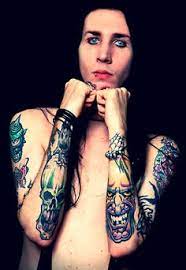 Marilyn and the founding members of the band formed their stage names by combining two names of opposing american cultural icons; 16 Young Marilyn Manson Ideas Marilyn Manson Manson Marilyn