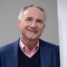 Simon J Berger leder tittarna genom historien