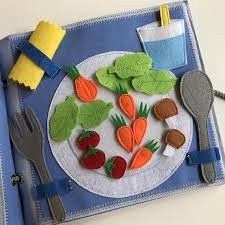 This Handmade Quiet Book Is For Children Especially For Aged 3 6 What Is A Quiet Book It Is A Go Cadeau Noel Enfant Artisanat En Feutre Artisanat De Couture