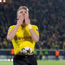 So versucht die frau von ciro immobile diesen von fifa 20 abzulenken. Abend Der Comebacks Beim Bvb Sonderlob Fur Immobile Sport A Z