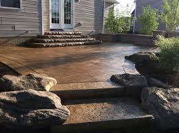 We offer precast steps which are 4, 5, 6 and 8 feet wide. B T Klein S Landscaping Hardscapes Steps