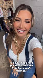 a little life update. cooking in silence in the background 👩‍🍳 , a lot of  you don’t know my family has been in jewelry for 75 years