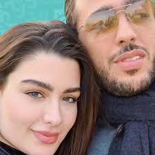 نشرت الفنانة الكويتية روان بن حسين مجموعة صور جديدة في صفحتها الخاصة على موقع التواصل الإجتماعي، من رحلة لها برفقة عائلتها إذ ظهرت بالصورة وهي تص ØªÙØ§ØµÙŠÙ„ Ù…Ø«ÙŠØ±Ø© Ø¹Ù† Ø·Ù„Ø§Ù‚ Ø±ÙˆØ§Ù† Ø¨Ù† Ø­Ø³ÙŠÙ† ÙˆØ®ÙŠØ§Ù†Ø© Ø²ÙˆØ¬Ù‡Ø§ Ø§Ù„ÙˆÙØ¯