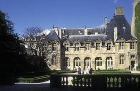 L Hotel De Sully Est Un Hotel Particulier De Style Louis Xiii Situe Dans Le Quartier Du Marais Dans Le Ive Arrondiss Paris Arrondissement Paris Ile De France