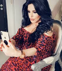 #نضال_الأحمدية طلعت بفيديو على يوتيوب بتتعذر فيه إنها بحالة حداد على ابنة خالتها ولابسة تياب كاشفة كل رقبتها وصدرها وكتافها وشريط. Ù…ØµØ§Ø±Ø­Ù‡ Ø­Ø±Ù‡ Ù…Ø¹ Ù†Ø¶Ø§Ù„ Ø§Ù„Ø§Ø­Ù…Ø¯ÙŠÙ‡