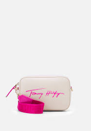 Tommy hilfiger gift cards uk. Tommy Hilfiger Iconic Camera Sign Across Body Bag Beige Zalando Co Uk