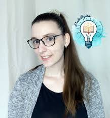 Laura Mascaro's Instagram, Twitter & Facebook