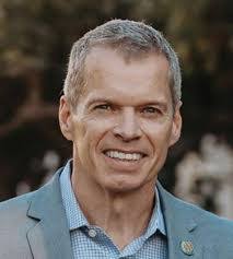 Leslie Freund's Instagram, Twitter & Facebook