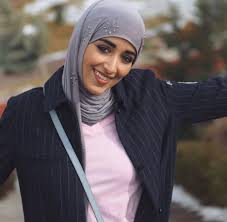 ولقد وضعنا لكم نبذة عن عبير موسي ، وهي محامية وسياسية تونسية من مواليد 15 مارس 1975 المنستير، في جمال من أب يعمل لصالح الأمن القومي وأم تعمل كمدرسة. Ù…Ù† Ù‡ÙŠ Ù†Ø¬ÙˆØ¯ Ø§Ù„Ø´Ù…Ø±ÙŠ Ø§Ù„Ø³ÙŠØ±Ø© Ø§Ù„Ø°Ø§ØªÙŠØ© ÙˆÙŠÙƒÙŠØ¨ÙŠØ¯ÙŠØ§ Ù…Ø±Ø§ÙŠØ§ Ù„ÙŠÙ†Ùƒ