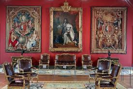 La reine d'angleterre a retrouvé une vitalité impressionnante après un hiver compliqué marqué par la maladie. Scandale A La Cour La Reine Marie Therese Accouche D Un Bebe Noir