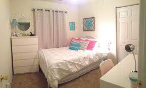 Pin By Nadeyra Nizam On Inspiration College Bedroom Apartment Bedroom Layouts Small Apartment Bedrooms