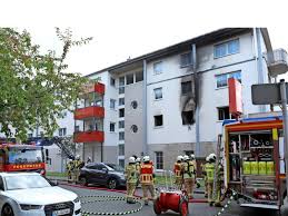Kostenlose wohnungsbörse für mieter und vermieter in freital kostenlos wohnungen und wg's in freital suchen und inserieren mit bildern. Brand In Wohnung In Freital Feuerwehr Im Einsatz