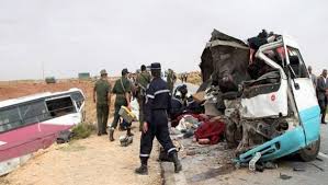 Elle se fonde sur les statistiques, mais s'avère parfois simplificatrice. 30 09 2014 Algerie Un Terrible Accident Survenu Mardi Dans Le Sud Du Pays Sur La Rn 23 Entre Les Villes D Aflou Et De Laghouat A Fait 17 Morts Et 27 Blesses Autocars Depannage Accident Assistance