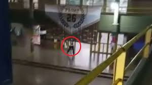 Las claves del tiroteo en una escuela de Santa Fe: un alumno de 15 a&ntilde;os  mat&oacute; a un compa&ntilde;ero y hay al menos 8 heridos. &eth; El atacante fue detenido y  la