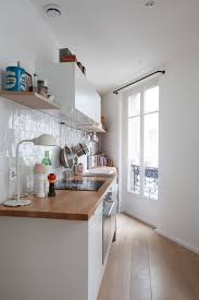 De Briques Et De Bois 27 M Optimises A Menilmontant En 2020 Petit Appartement Appartement Parisien Cuisine De Petit Appartement
