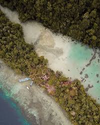 Pantai laguna (/ləˈɡuːnə/) adalah sebuah kota resor tepi laut yang terletak di county orange, california selatan, di amerika serikat. Laguna Kehe Daing Yang Mempesona Di Derawan Be Borneo Tour