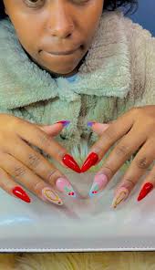 Short Man Nails & Eyelashes ::::I'm located in Kimberly town Next to Muti  Shop by Queens Hotel Club opposite old FNB Bank :::Contact info Both call &  Whatsapp ::::073 000 0861.... +27683381455...