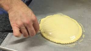 Comment Faire Une Galette Des Rois Maison Conseils Astuces Et Recettes En 2020 Galette Des Rois Galette Des Rois Maison Recette Galette Des Rois