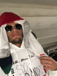 Dogs had an increase in popularity due to an exposed interview with no jumper and a music video directed by cole bennett of lyrical lemonade. 6 Dogs On Twitter Went To This Halloween Function Last Minute Had To Make This Costume Imma Sock Bandit Better Hide Ur Socks Cuz I M Foldin Em Https T Co Rlp33r0nuo