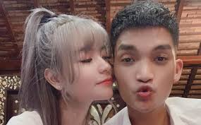 Bởi mọi năm, anh và thảo vy chỉ có hai mình, nhưng nay đã có thêm một thành viên mới là con gái. Tiá»ƒu Sá»­ Máº¡c VÄƒn Khoa Yeah1 News