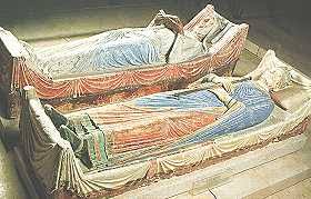 Aliénor d'aquitaine , appelée également eléonore de guyenne, a été reine de france de 1137 à 1152 puis reine d'angleterre de 1154 à 1189. Les Plantagenets
