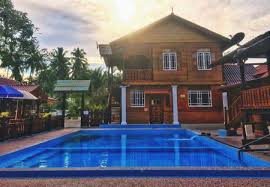 Flamingo by the lake is a beautiful lakeside resort with a hint of colonial charm. Interesting Places In Malaysia Homestay Kuala Selangor Ada Kolam Renang