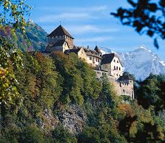 Gut zu erkennen ist der spazierweg, dieser führt bis zur schlosstraße, hier findet sich die aussichtsterrasse „känzeli, sie bietet einen sehr schönen ausblick über die stadt. Liechtenstein Strasbourg Europe