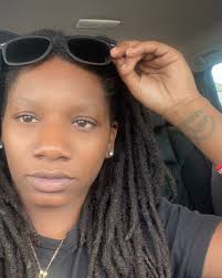 It's so damn hot in Florida☀️ In between that I'm just here🌚 yes moving a  li' different than I usually am and tryna fall back into where I'm post to  be within