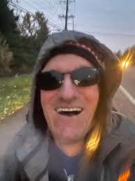 Is the wagon shop picturesque at night?