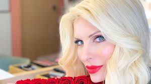 Μπορεί, λοιπόν, το πρόγραμμά της τους τελευταίους μήνες να είναι πιο ελαστικό, όμως η ελένη μενεγάκη εξακολουθεί να ξυπνάει νωρίς κάθε πρωί, προκειμένου να έχει τη δυνατότητα να αδράξει. Elenh Menegakh H Glykia Kalhmera Me Thn Korh Ths