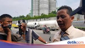Kan didampingi presiden scg cement dan chairman scg sustainable development committee scg memiliki sejumlah perusahaan di indonesia yang bergerak di bidang kimia, semen, material. Kekurangan Air Bersih Warga Sukabumi Datangi Pabrik Semen Jawa