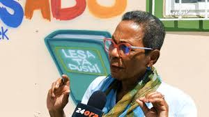 Olga Buckley: Buki Bons Slip ta inspira riba diferente cultura.  https://24ora.news/3ISNcYP