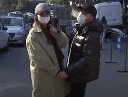 Yeni yılın ilk günlerinde ortaya çıkan aşklarını artık gizlemeyen demet özdemir ile oğuzhan koç, magazin gündeminden düşmüyor. Demet Ozdemir And Oguzhan Koc Hand In Hand For First Time