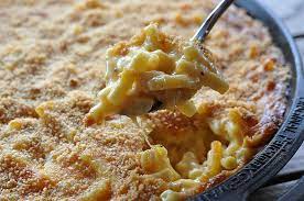 A savory twist on traditional macaroni and cheese made with multiple cheeses for layers of cheese flavor in every bite. Mac And Cheese Rezept Fur Den Us Klassiker Macaroni And Cheese