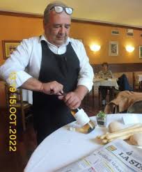 Colle di Nava. Fabio 25 anni di servizio da Lorenzina. Il cameriere che non  prende mai nota della 'comanda'