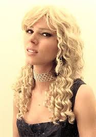 Laurie Houser's Instagram, Twitter & Facebook