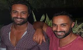 طفل على مقعد القيادة في كابينة قطار. Ø£Ø­Ù…Ø¯ ÙÙ‡Ù…ÙŠ ÙŠØ±Ø¯ Ø¹Ù„Ù‰ Ù…Ø¹Ø¬Ø¨Ø© Ø¹Ù„Ù‚Øª Ø¹Ù„Ù‰ ØµÙˆØ±Ø© Ù„Ø¨Ù†Ø§Øª Ø£Ø®ÙŠÙ‡ Ù…Ù† Ø­ÙÙ„ Ø²ÙØ§ÙÙ‡ Ø¨ ÙˆØµÙ„Ø© Ø´ØªØ§Ø¦Ù… Ø§Ù„Ù…Ø¯ÙŠÙ†Ø© Ù†ÙŠÙˆØ²